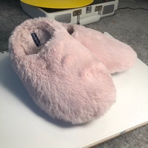 American Eagle Outfitters Plush Slippers